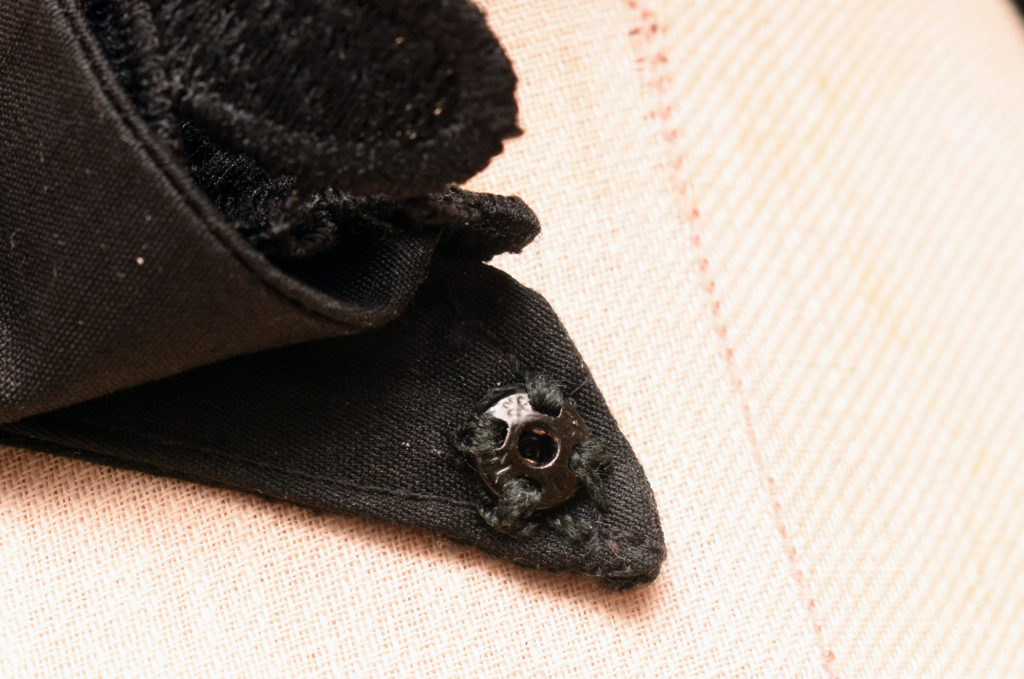 How to make a detachable collar