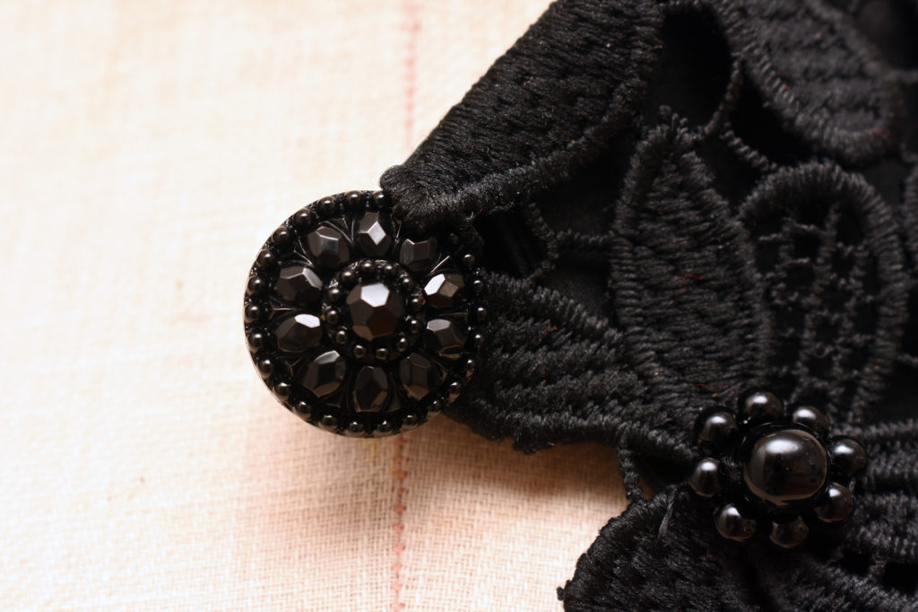 How to make a detachable collar