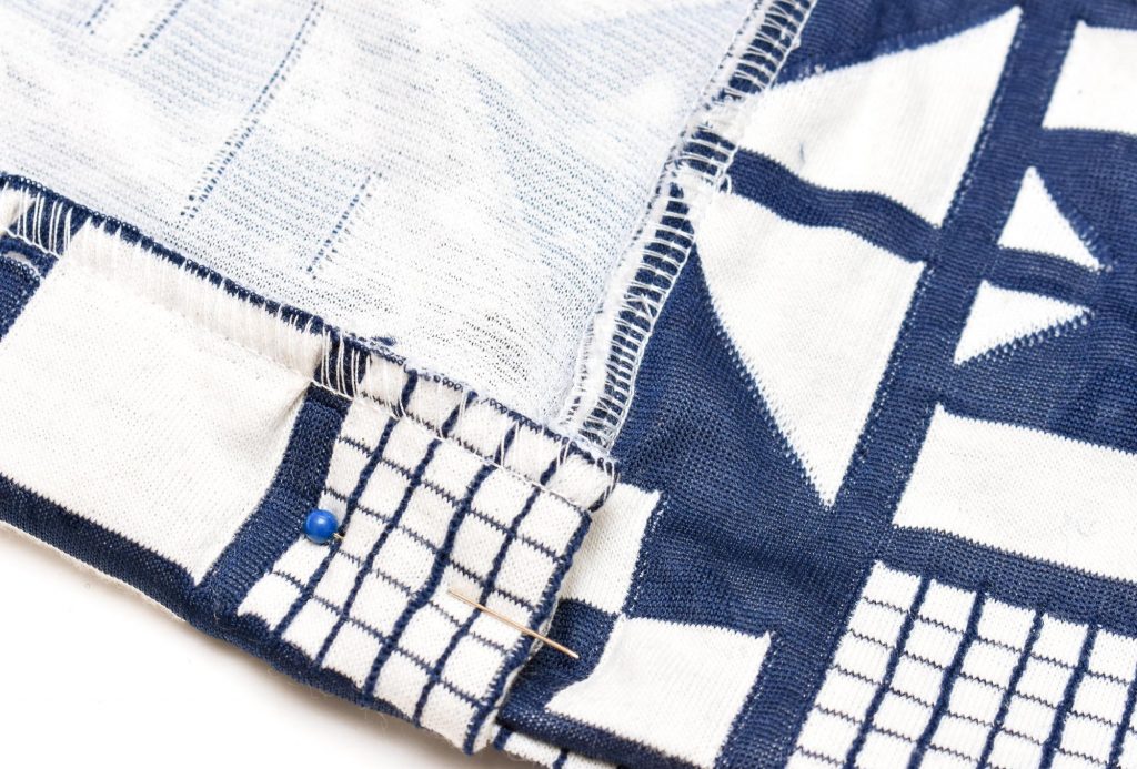 A simple way to add pockets to cardigan. Can be done using a sewing machine