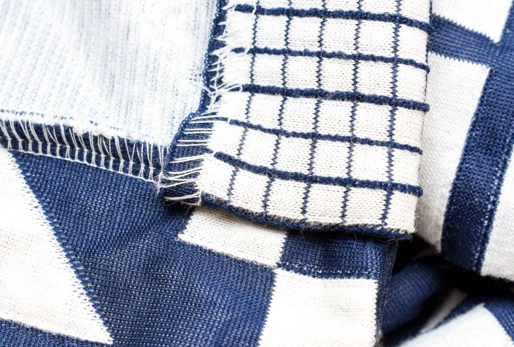 A simple way to add pockets to cardigan. Can be done using a sewing machine